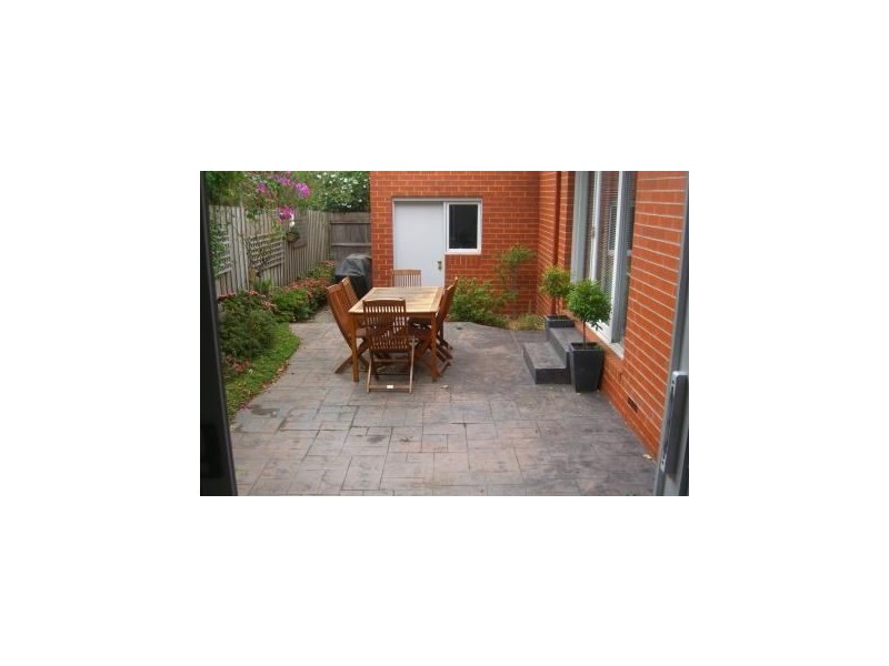 2/15 Parer Street, Burwood VIC 3125