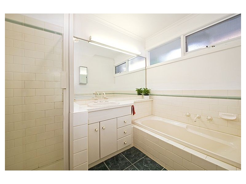 2/2 Tollington Avenue, Malvern East VIC 3145