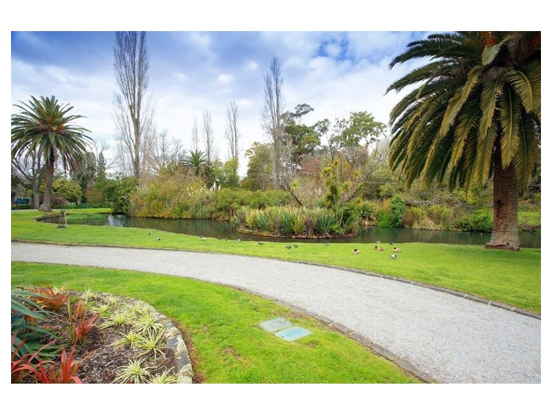 2/9 Hedgeley Avenue, Malvern East VIC 3145