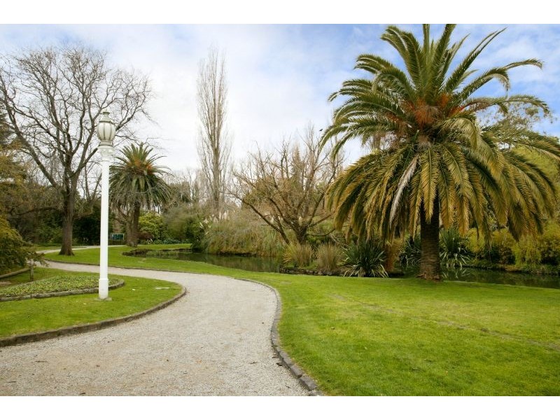 2/9 Hedgeley Avenue, Malvern East VIC 3145