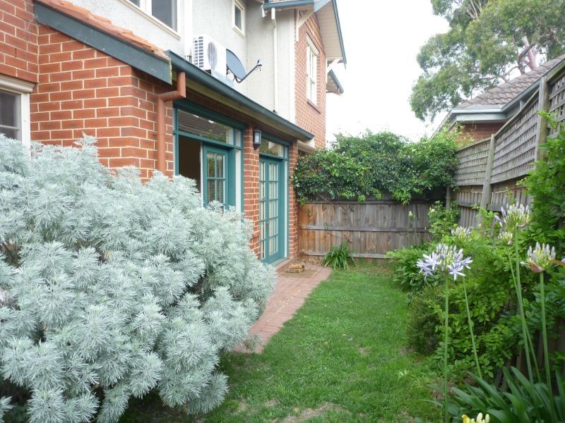 2/33 Peate Avenue, Glen Iris VIC 3146