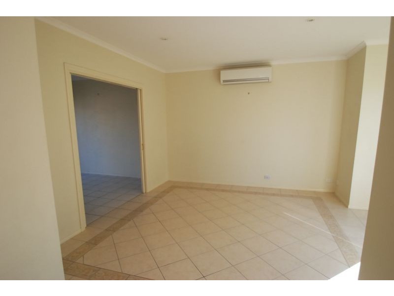 2/18 Westbrook Ave, Chadstone VIC 3148