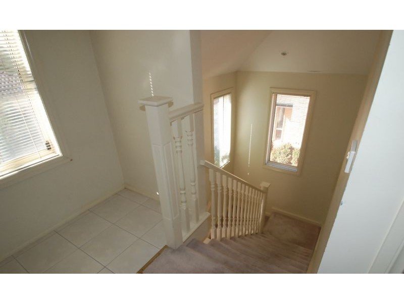 2/18 Westbrook Ave, Chadstone VIC 3148