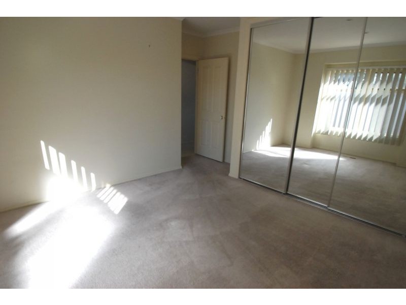 2/18 Westbrook Ave, Chadstone VIC 3148