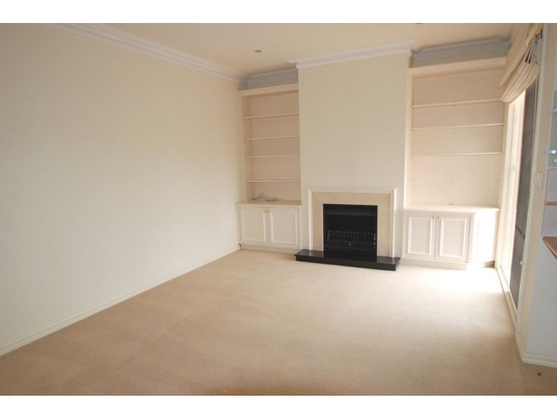 2/12 Garden Road, Camberwell VIC 3124