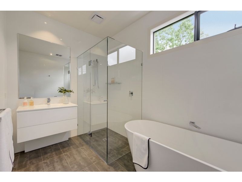 25 Carroll Crescent, Glen Iris VIC 3146