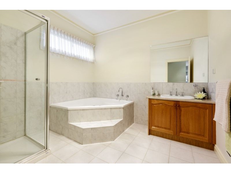 37 Grandview Road, Box Hill South VIC 3128