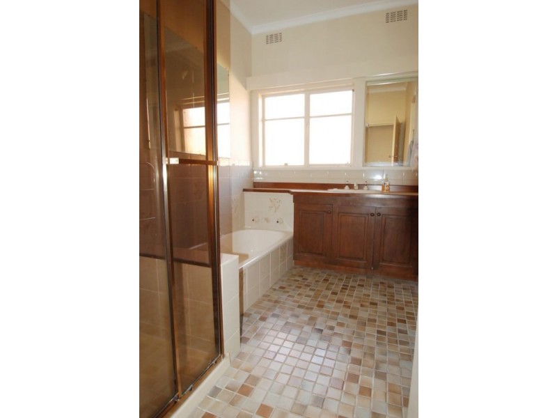 4 Keltie Street, Glen Iris VIC 3146