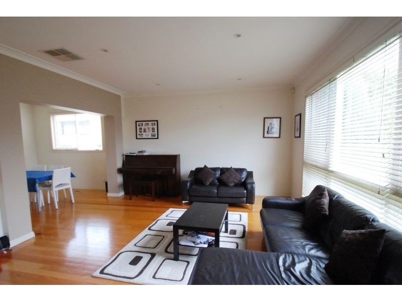 1/1 Farleigh Avenue, Burwood VIC 3125