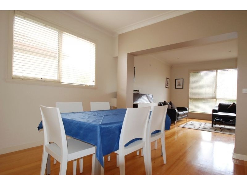 1/1 Farleigh Avenue, Burwood VIC 3125