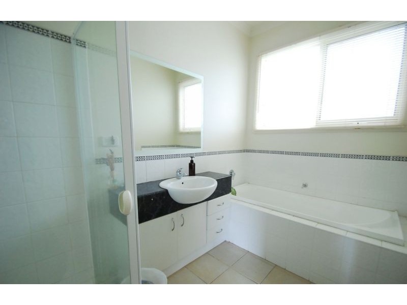 1/1 Farleigh Avenue, Burwood VIC 3125