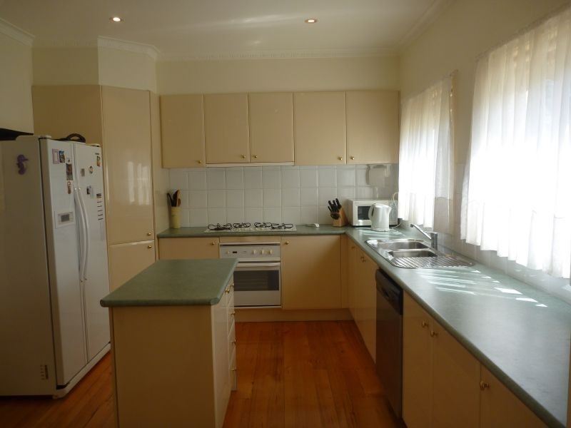 30 McIntyre Street, Burwood VIC 3125