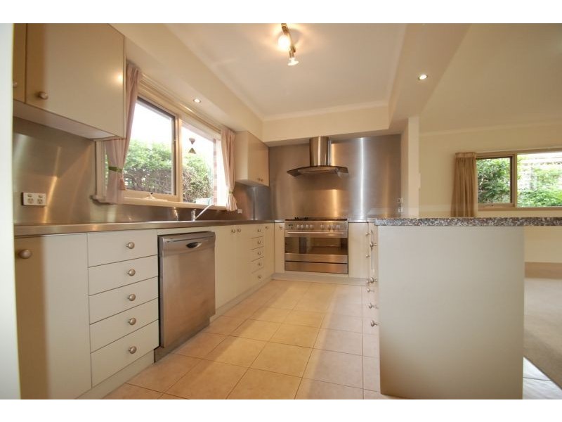 7 Bowlers Way, Malvern East VIC 3145