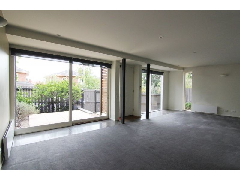 2B Golden Quadrant, Glen Iris VIC 3146