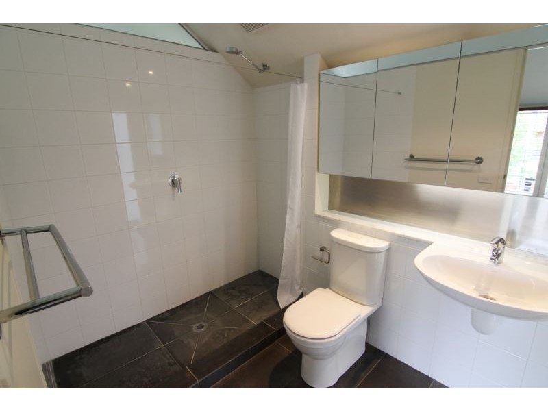 2B Golden Quadrant, Glen Iris VIC 3146