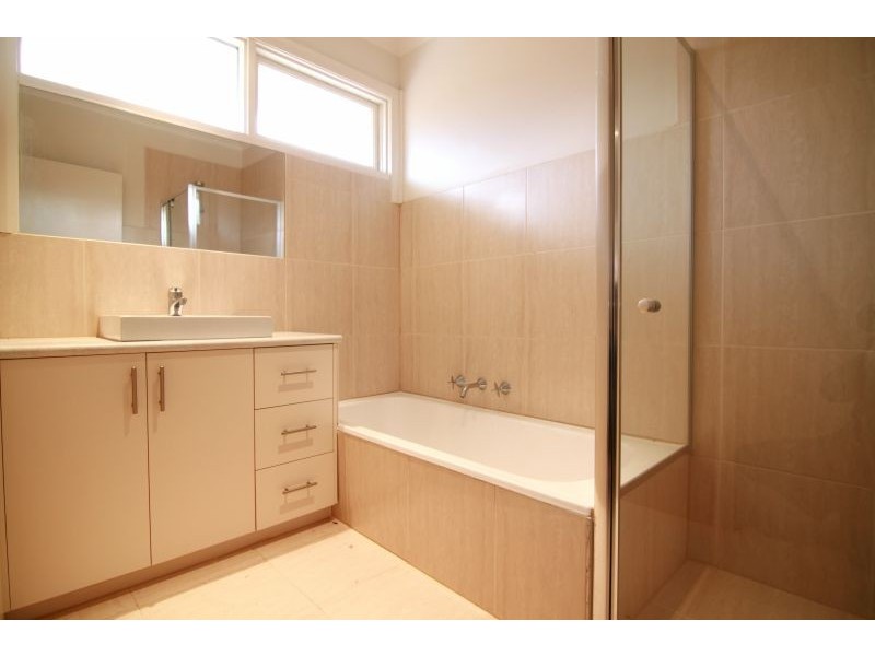 1/233 High Street Road, Ashwood VIC 3147