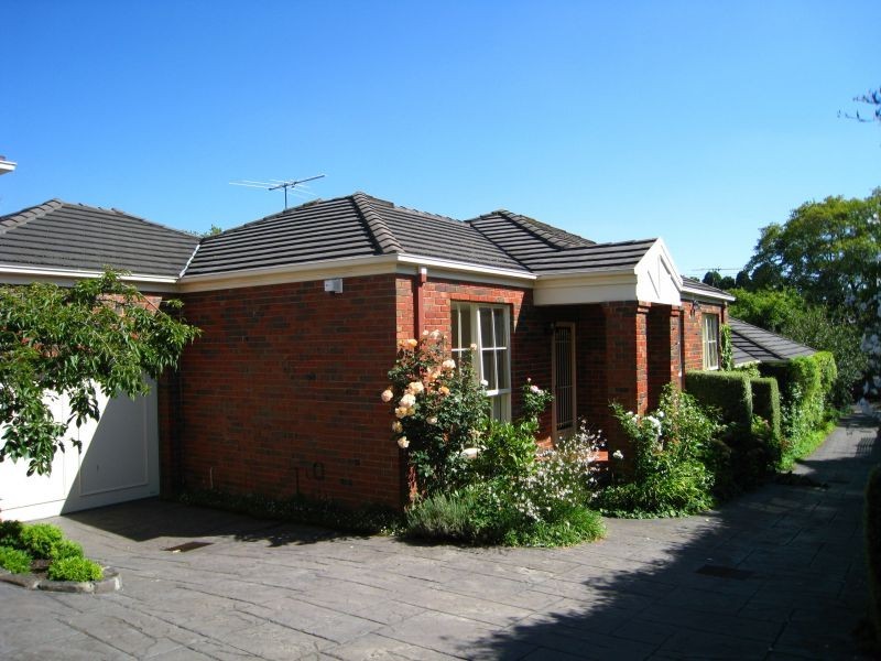 2/12 Garden Road, Camberwell VIC 3124