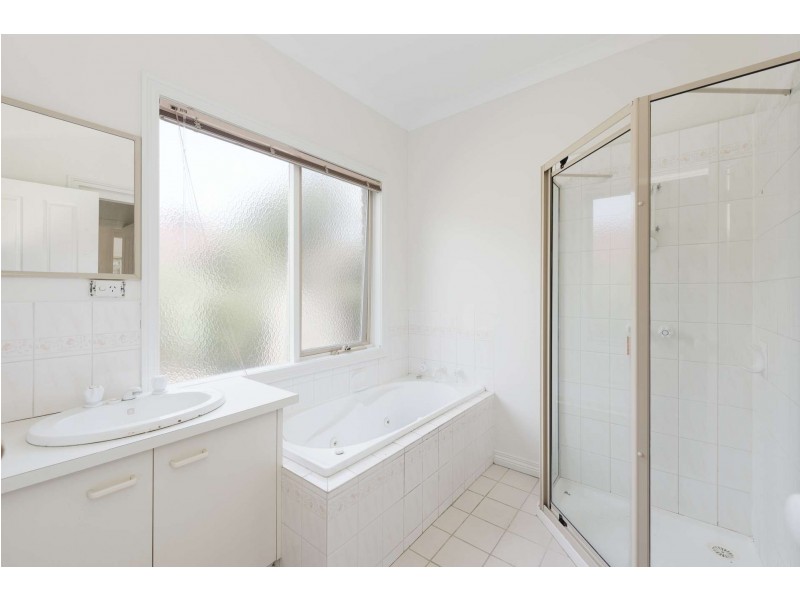 2/1260 Dandenong Road, Murrumbeena VIC 3163