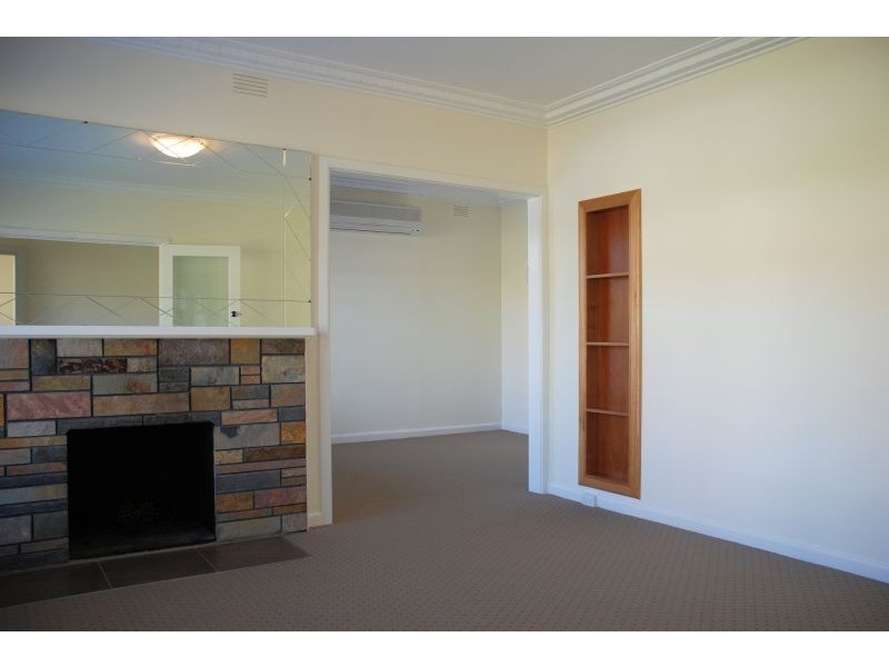 18 Morton Rd, Burwood VIC 3125