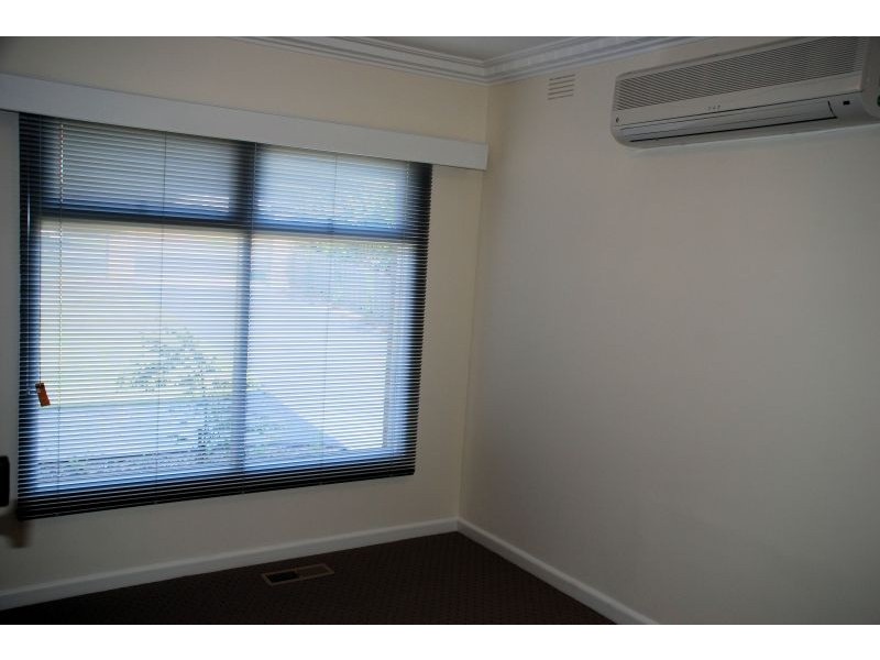 18 Morton Rd, Burwood VIC 3125