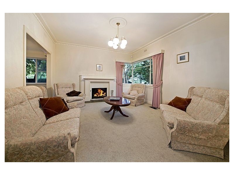 2 Dunscombe Avenue, Ashburton VIC 3147