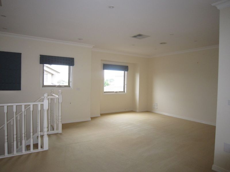 10 Kingswood Rise, Box Hill South VIC 3128