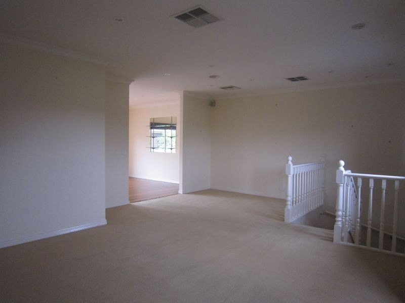 10 Kingswood Rise, Box Hill South VIC 3128