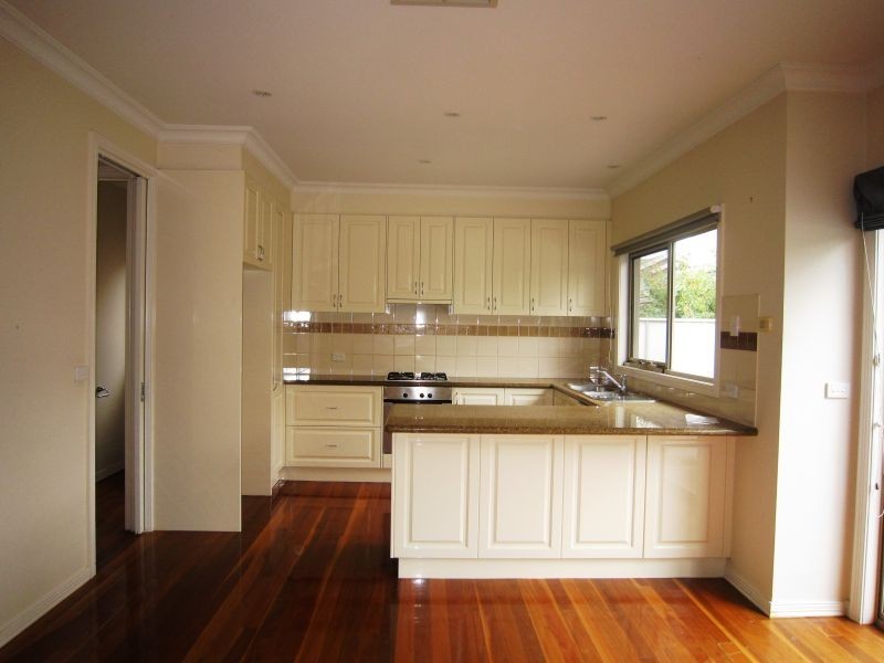 10 Kingswood Rise, Box Hill South VIC 3128