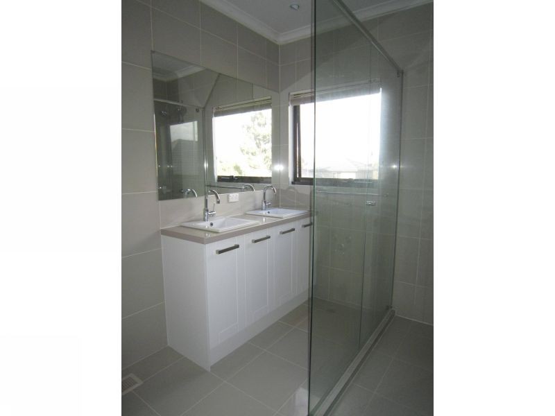 8 Benbrook Avenue, Mont Albert North VIC 3129