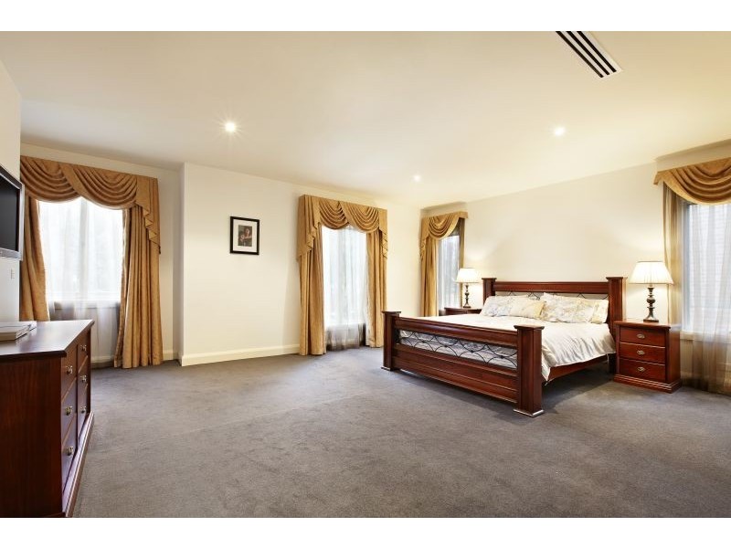 26 Hopetoun Avenue, Canterbury VIC 3126