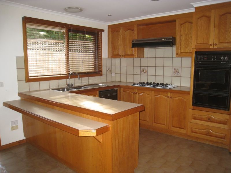 2/32 Ballamore Crescent, Doncaster VIC 3108