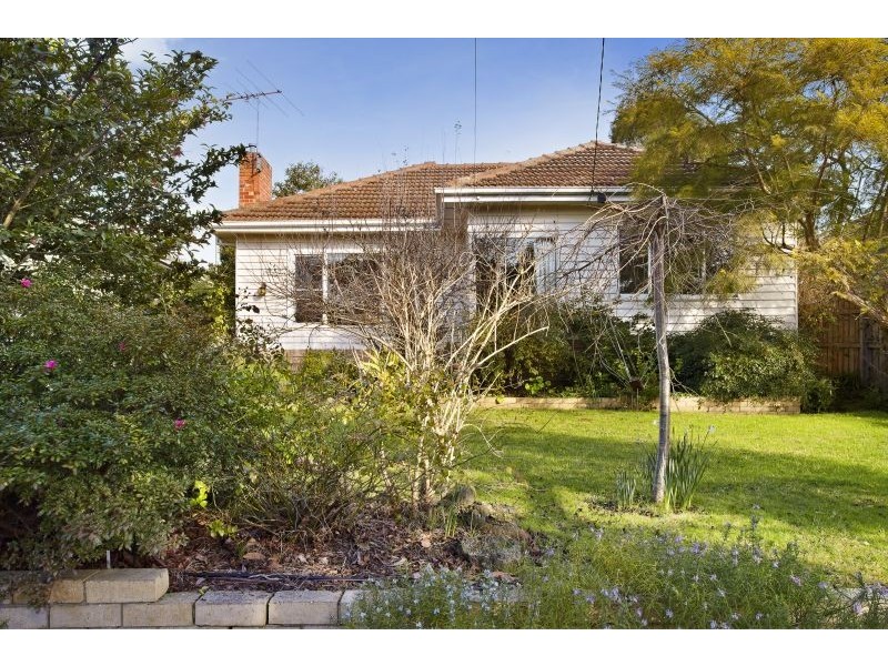 27 Cairo Road, Mont Albert North VIC 3129