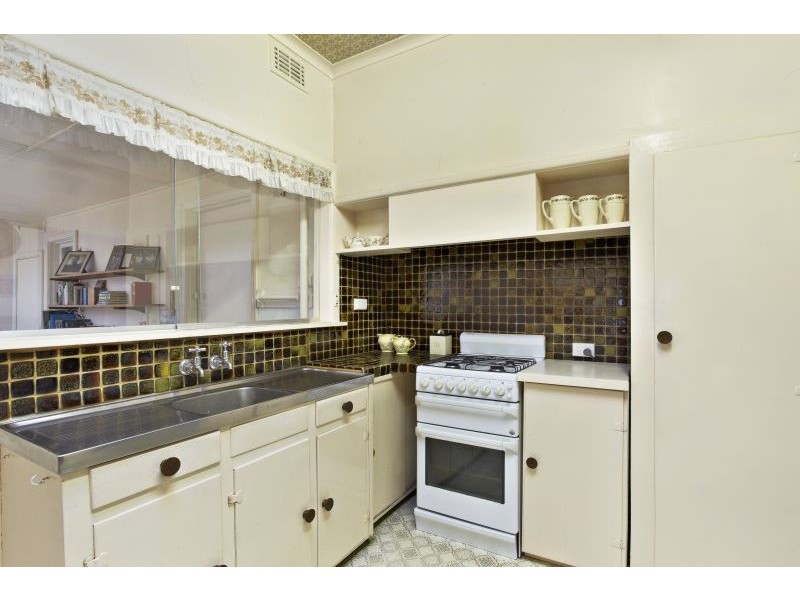 27 Cairo Road, Mont Albert North VIC 3129