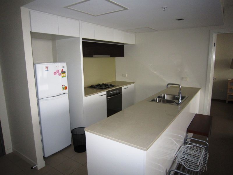 2502/100 Harbour Esplanade, Docklands VIC 3008