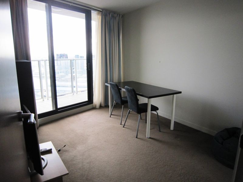 2502/100 Harbour Esplanade, Docklands VIC 3008