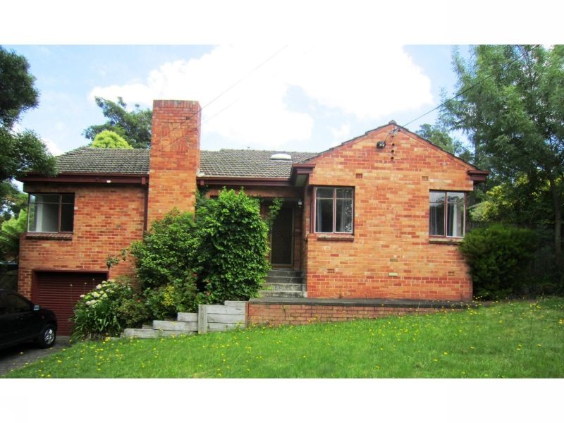 99 Rostrevor Parade, Mont Albert North VIC 3129