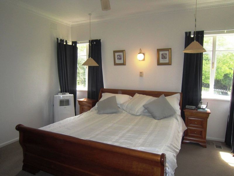 99 Rostrevor Parade, Mont Albert North VIC 3129