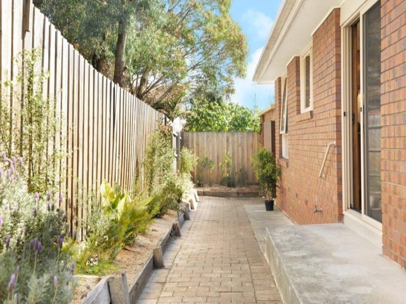 2/90 Windsor Crescent, Mont Albert VIC 3127