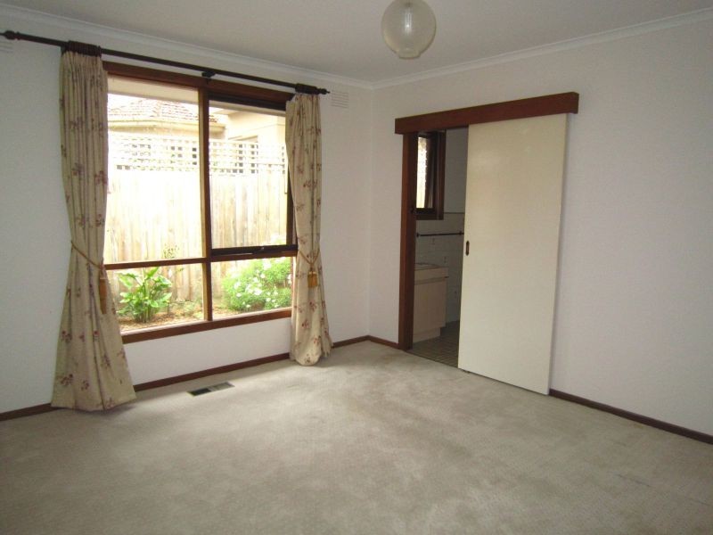 2/90 Windsor Crescent, Surrey Hills VIC 3127