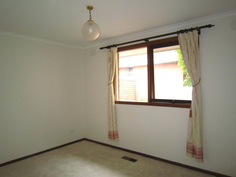 2/90 Windsor Crescent, Surrey Hills VIC 3127