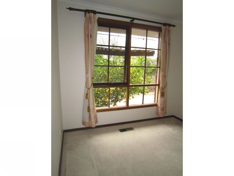 2/90 Windsor Crescent, Surrey Hills VIC 3127