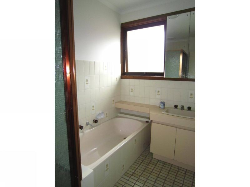 2/90 Windsor Crescent, Surrey Hills VIC 3127