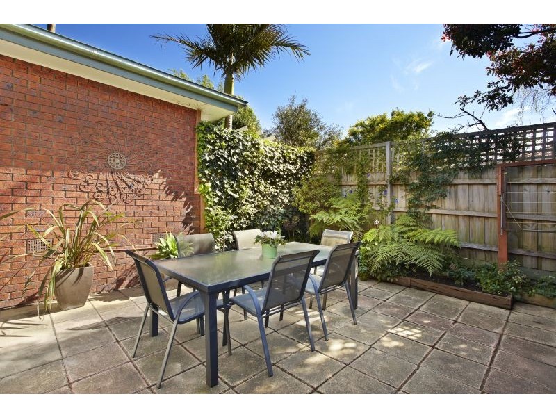 1/8 Florence Road, Surrey Hills VIC 3127