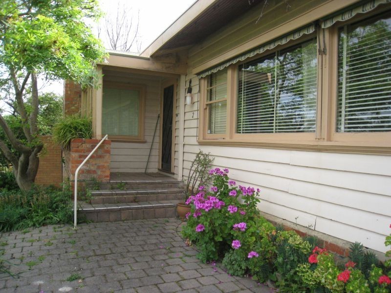 2 Orchard Crescent, Mont Albert North VIC 3129