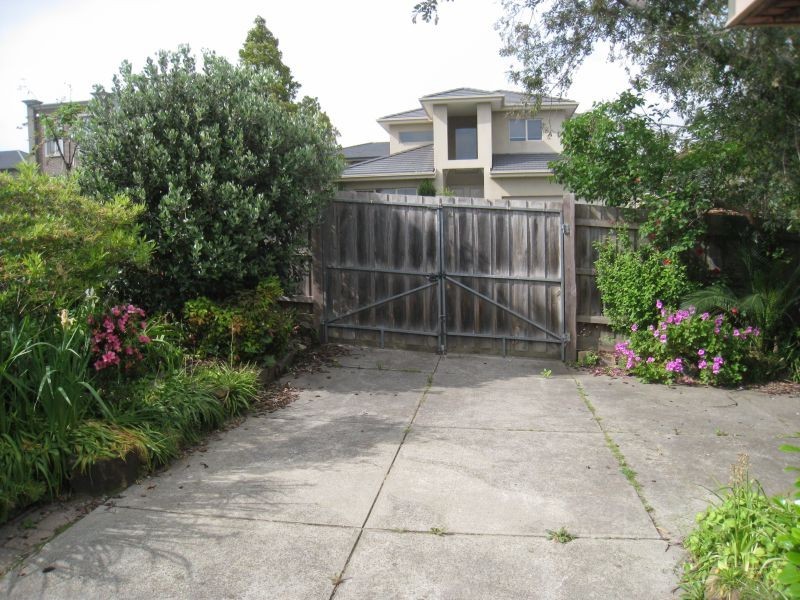 2 Orchard Crescent, Mont Albert North VIC 3129