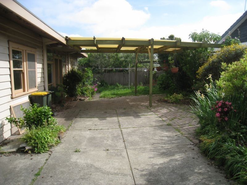 2 Orchard Crescent, Mont Albert North VIC 3129