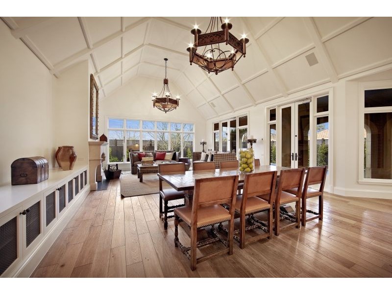 8 Torrington Place, Canterbury VIC 3126