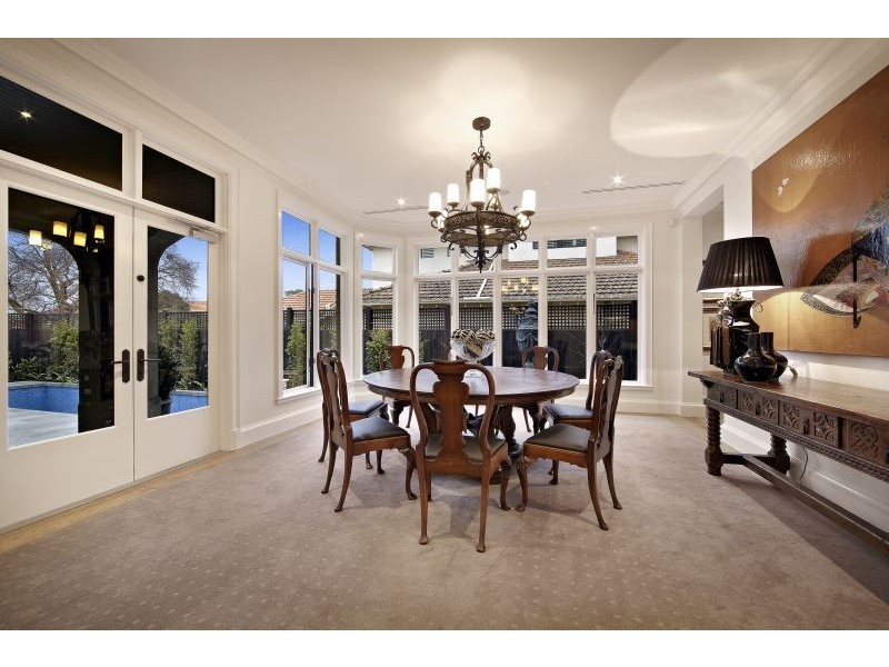 8 Torrington Place, Canterbury VIC 3126