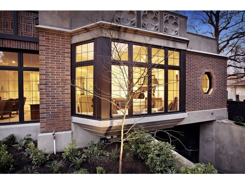 8 Torrington Place, Canterbury VIC 3126