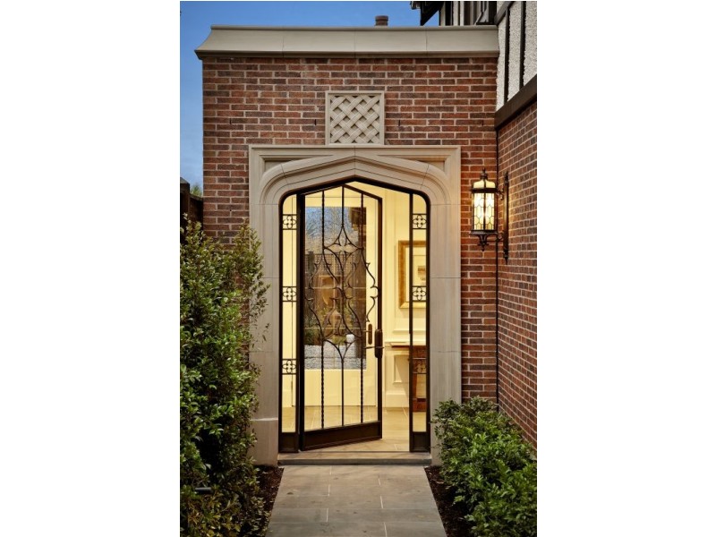 8 Torrington Place, Canterbury VIC 3126